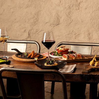 Tapas et spécialités locales au gastrobar Le Bouchon de l'Hôtel Mercer Barcelona