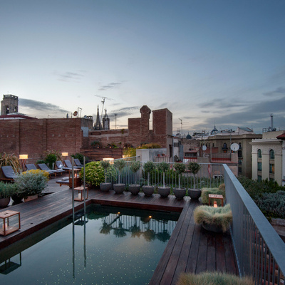Coucher de soleil sur la terrasse de l'hôtel Mercer de Barcelone
