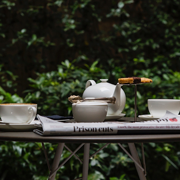 Table with tea and coffee at the Hotel Mercer Barcelona